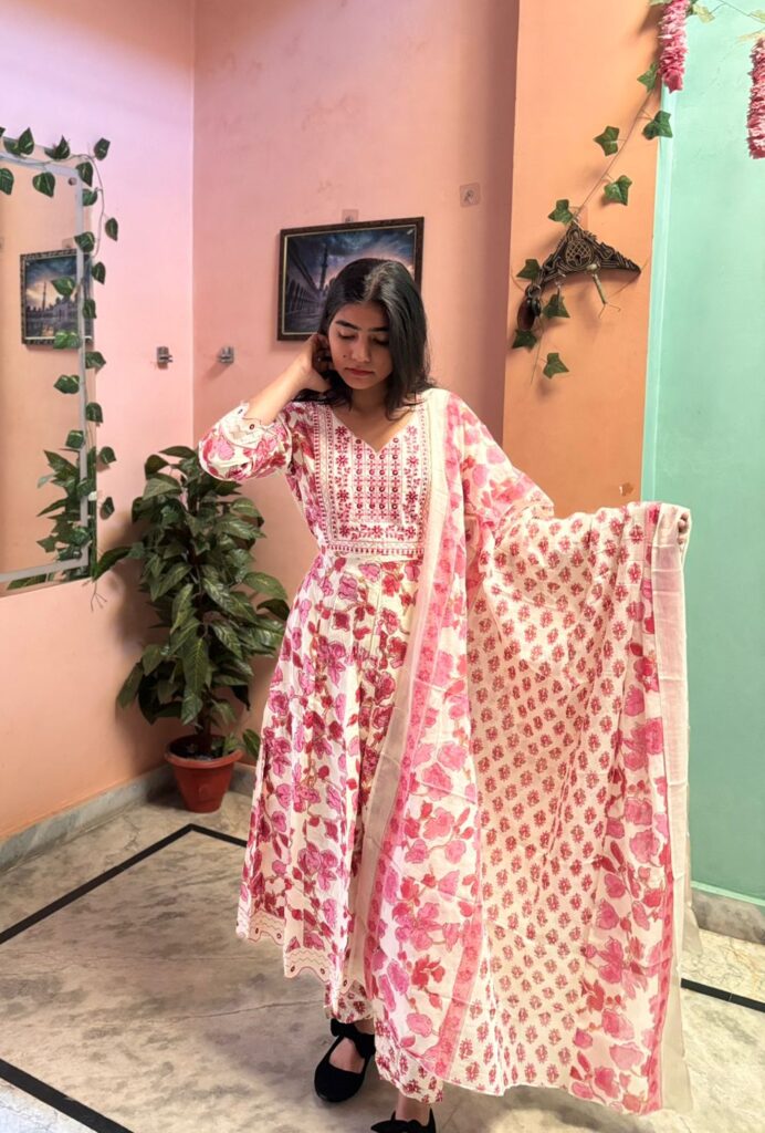 PINK DUPPATA SET E1770478163385 692x1024